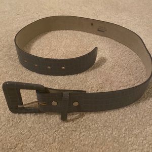 Gray snake-print belt